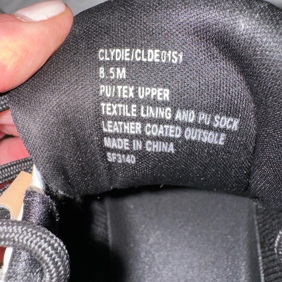 Sneakers - Picture 3 of 7